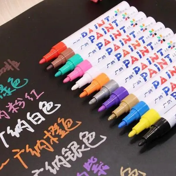 1 Piece Permanent Metallic Marker Pen - Oil-Based Ink, 2.2-2.8 mm Brush Tip Size, Waterproof, for Car Tyres, Wood - Home & Festive Party Supply Reminder: Cover Cap Immediately After Use, Permanent Marker, Graffiti Drawing