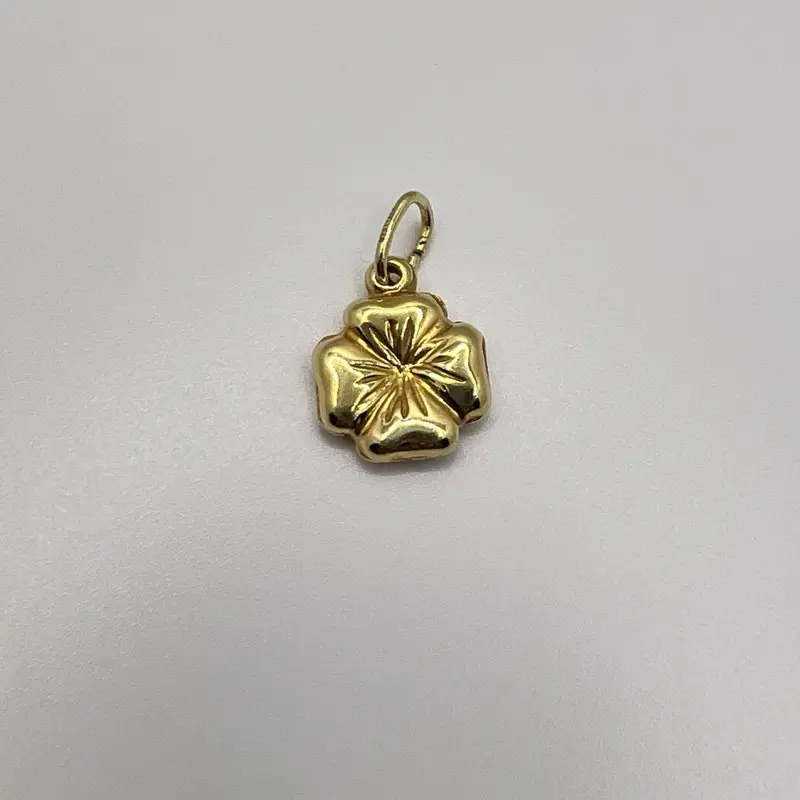 Women's 925 Sterling Silver Domed Daisy Jewellery Pendant - Yellow Gold-Plated Charm for Female Necklaces.
