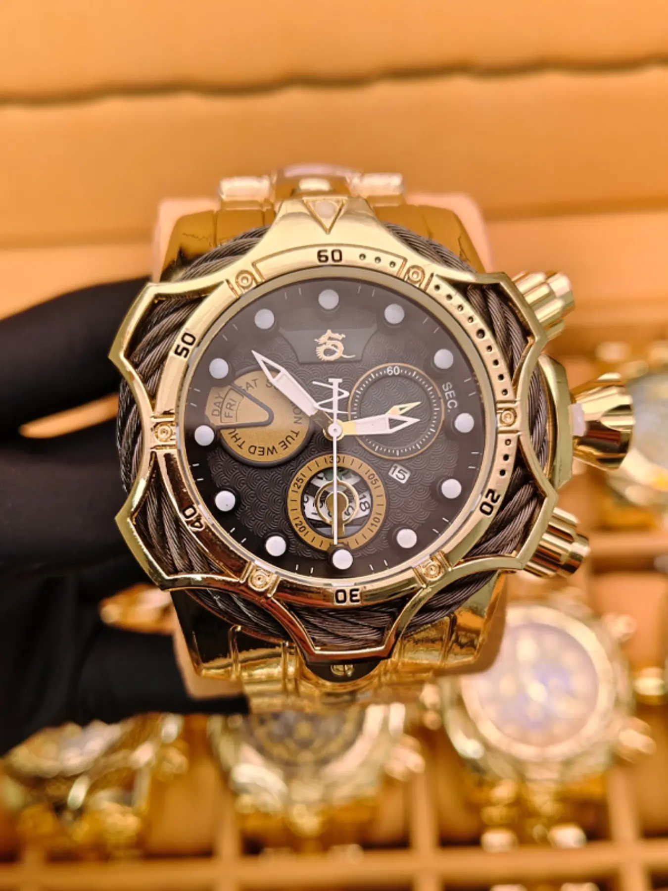 Stylish Men's Oversized Dial Watch, Casual Fashion with Golden Color Band, Quartz Movement Analog Timepiece for Teens and Students