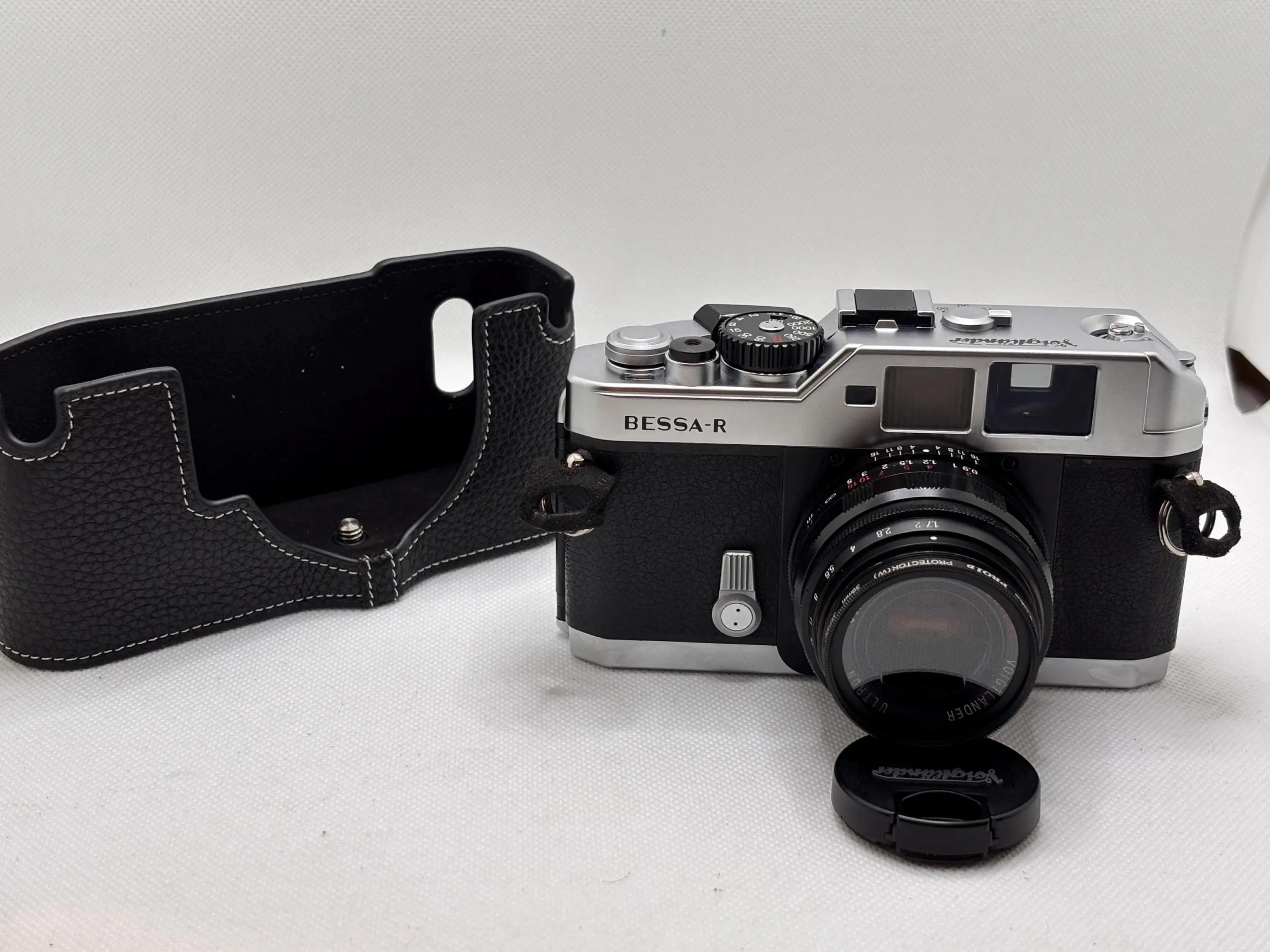 MINT Voigtlander Bessa R Rangefinder Camera plus Ultron 35mm f1.7