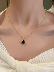 Four leaf clover fashionable small fragrant style necklace with a light luxury collarbone, Minimalist Chain, suitable for daily wear, vacation and dating occasions, and also a surprising exquisite small gift, Exquisite Chain Jewelry