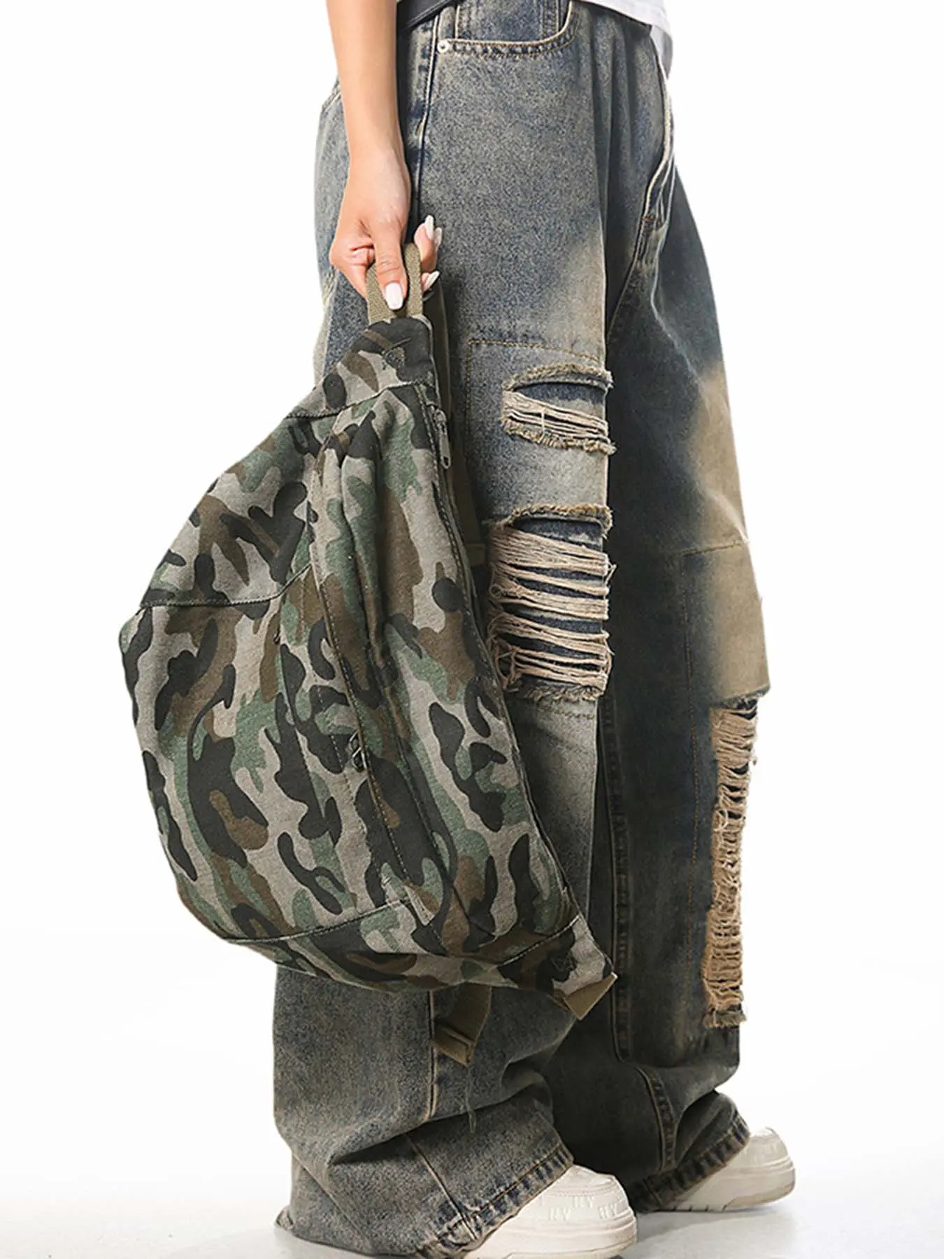 Simple and casual one-shoulder travel essential tote bag, Trendy shoulder bag, outdoor leisure fashion trend versatile, niche design camouflage distressed shoulder bag, suitable for daily commuting, shopping, etc.