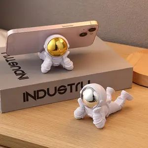 Creative Astronaut Ornament, Living Room Decor, Entryway Decoration, Desktop Phone Stand, Tablet Stand, Astronaut Phone Holder, Office Desk Phone Stand, Office Decor, Astronaut-Themed Phone Stand