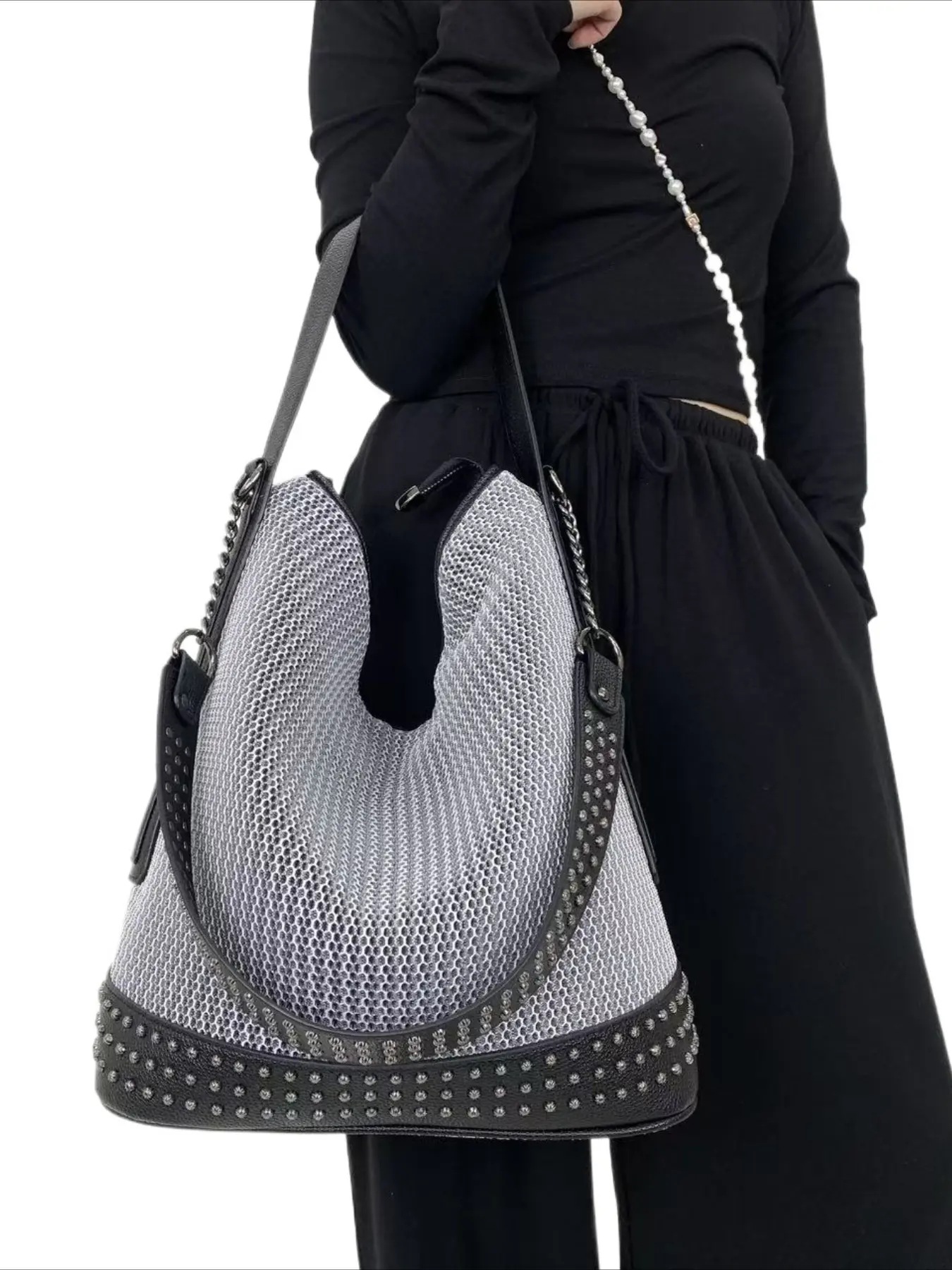 Ladies' fashionable and casual large capacity mesh splicing shoulder bag, rivet shoulder strap retro street style city bag bucket bag, simple mesh splicing crossbody bag, suitable for daily use and commuting, Everyday Shoulder Bag