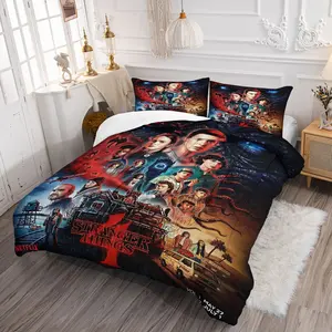 2/3 Pcs Murder House Clock Episode Comforter Set, Hawkins Main Character Printed Bedding, Fan Exclusive Commemorative Quilt, Ideal for Stranger Things Themed Room Decor, Soft and Comfortable for Year-Round Use, Pillowcase No Filler, Duvet Set