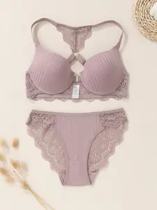 1 set of women's sexy lingerie panty set Everyday casual comfortable and skin-friendly shoulder straps adjustable with underwire upper support gathering type women's front button beautiful back bra Solid color lace patchwork underwear panty set