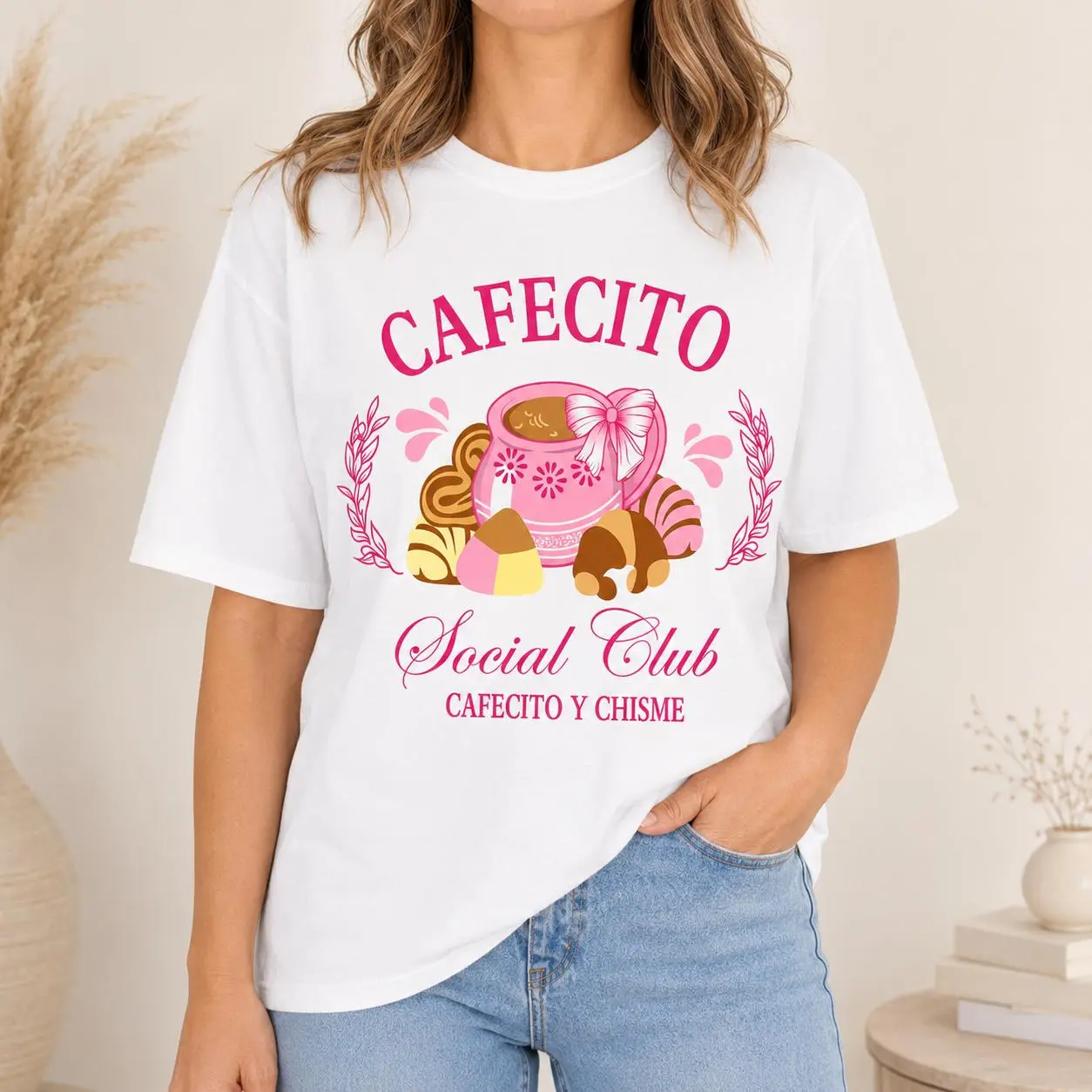 Women's Casual Graphic T-Shirt with Cafecito y Chisme Print, Fitted Short-Sleeve Round Neck Top for Latina Coffee Lovers, Women's Clothes, Valentines Day, Outdoors, Split, Graphic Print, Fitted Cut, Cotton, All Seasons, Basic, Shortsleeve, Tshirt, Thanksg
