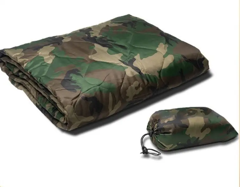 Outdoor camping camping supplies emergency folding camouflage quilt nap blanket multi-functional air conditioning warm quilt