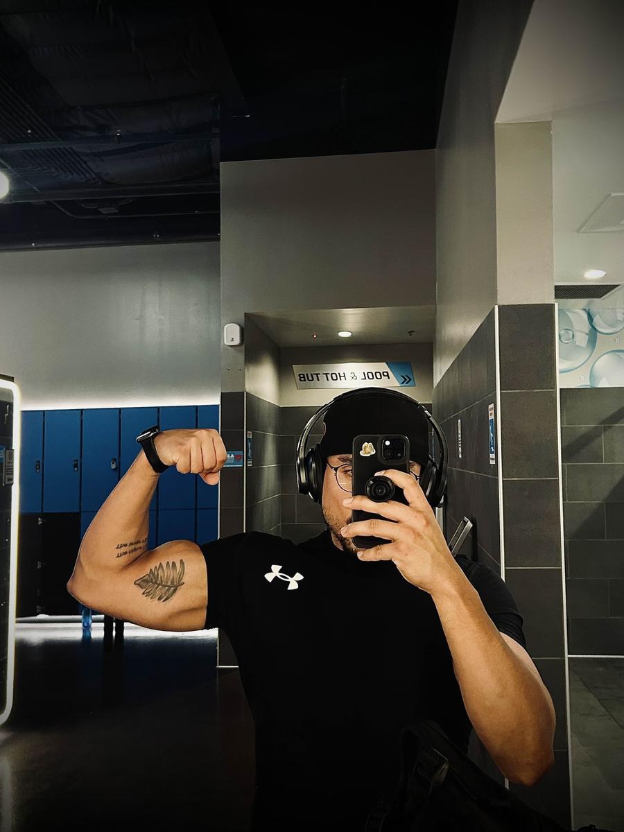 Item: Black/White, M