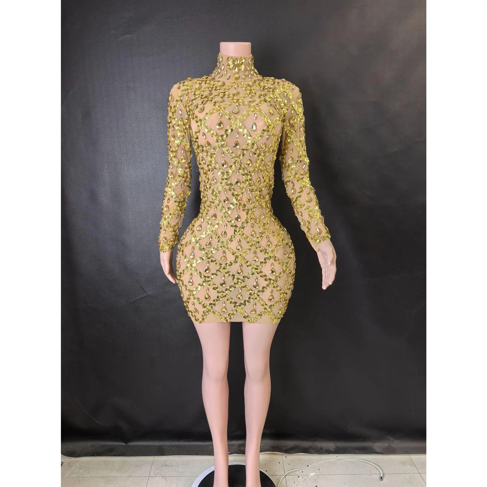 Long sleeved light gold short