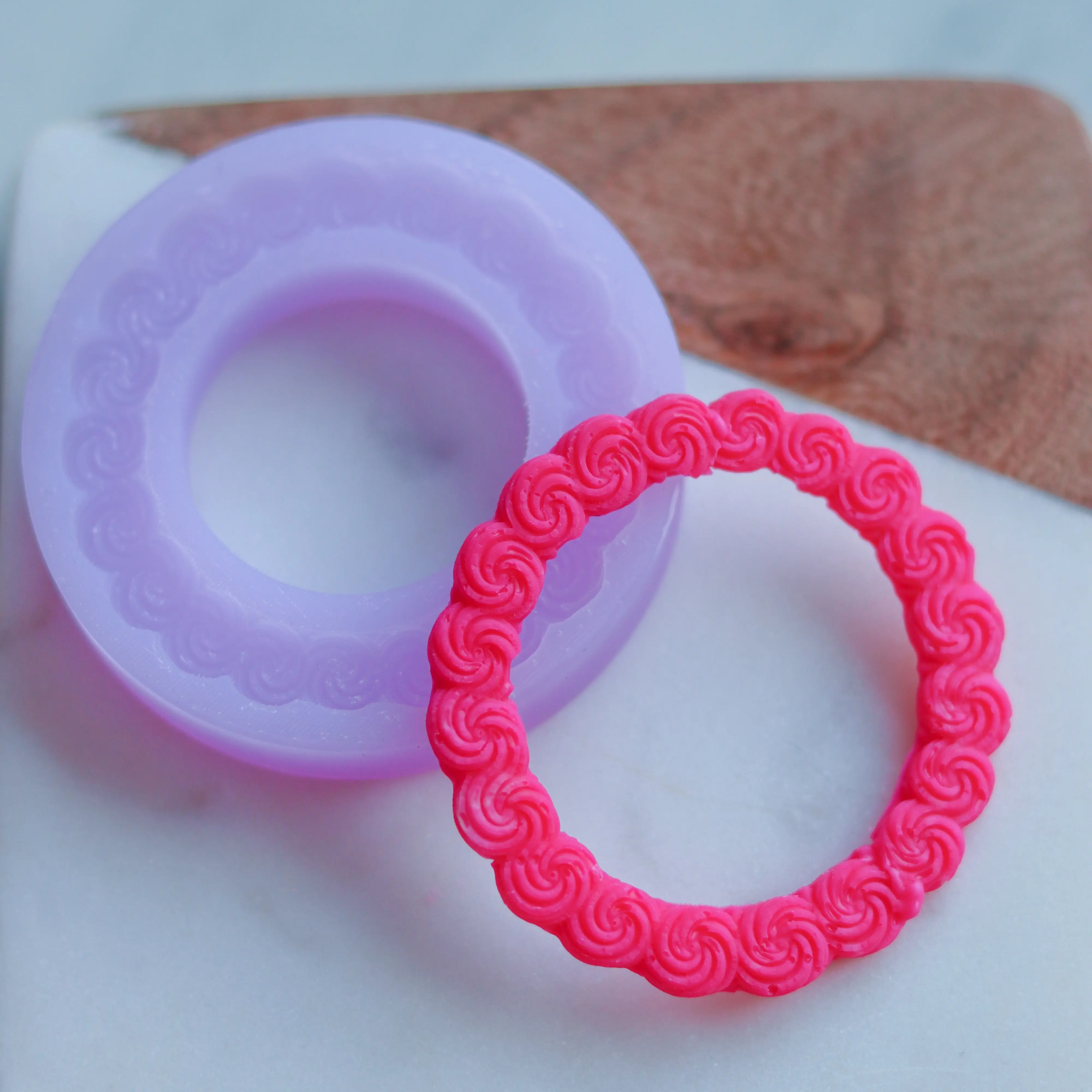 Rosette Buttercream Border Round Frame Mold Designed by Brittany Bennett - Sprinkles & Sparkles