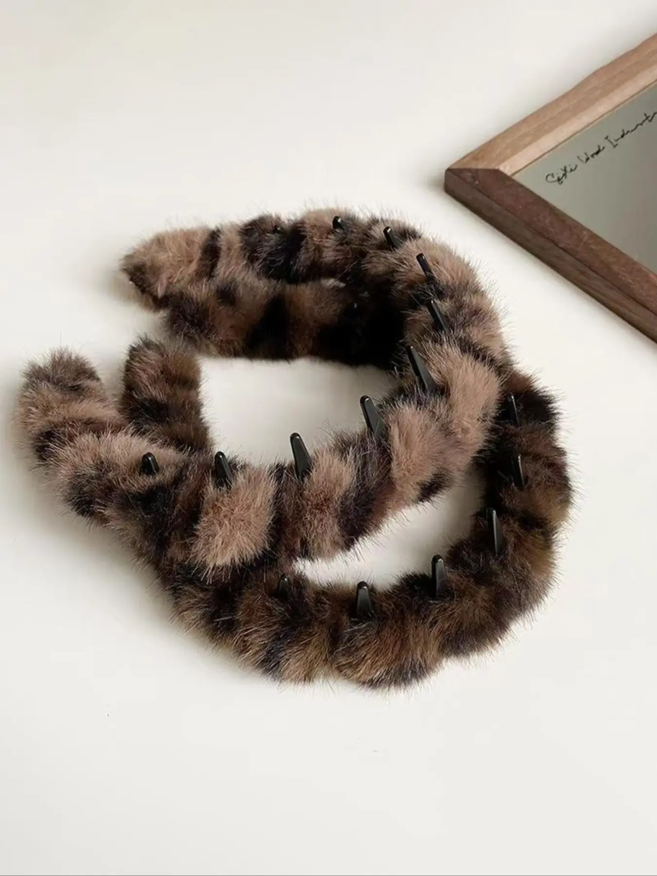 2pcs Autumn Winter Faux Fur Leopard Print Hair Bands, Vintage Elegant High Crown Anti-Slip Headbands for Daily Makeup Outdoors Casual Parties
