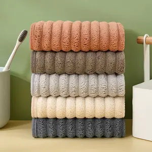 Coral fleece square towel, hanging hand towel, kitchen handkerchief, bathroom soft absorbent non-shedding quick-dry small towel