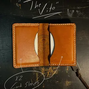 Men’s Leather Wallet - Slim Bifold Card Organizer with Card Slots, Ideal for Daily Use, Great Men's Gift Ideas