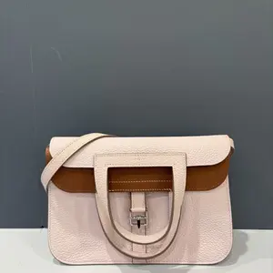 Pre-owned HERMÈS Leather tote bags Hermes Halzan 25 Taurillon Clemence 09 Mauve Pale 37 Gold (ag020126a1)