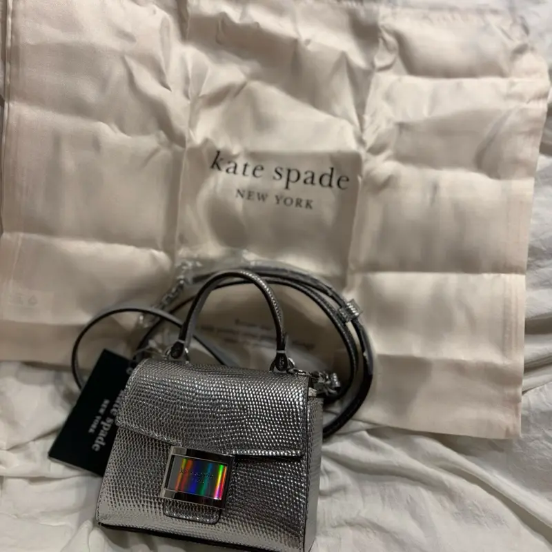 Kate Spade Katy Silver Lizard-Embossed Crossbody Bag for Women (Stylish Compact Shoulder Bag for Daily Use)