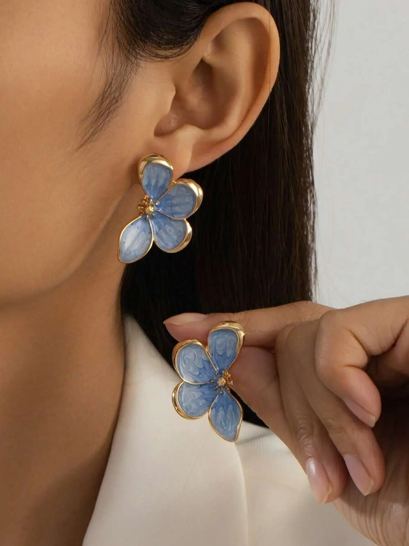 1pc Hand-Painted Enamel Gold Dangle Earrings, 3D Flower Studs, Floral Stud Earrings, Fashionable Versatile Jewelry, Perfect for Summer Beach Playwear, Beachy Earrings