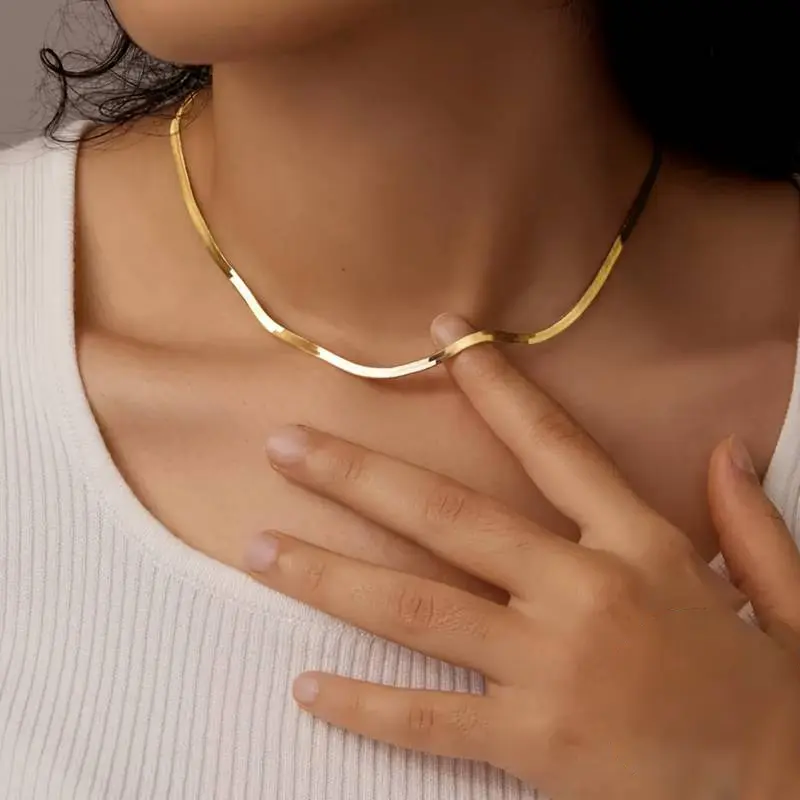 Women's Plated Titanium Steel Blade Snake Chain Necklace - Minimalist Elegant Collarbone Jewelry, Coating Suitable for Daily Wear & Parties, Year-Round Elegant Gift for Women