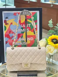 Pre-owned Chanel Leather Shoulder Bags Preloved Classic Flap CF Medium Bag 10504