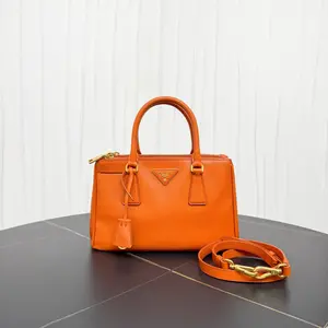 Pre-owned PRADA Leather Shoulder Bags 7.8'' R14359 Shoulder Bag C6847660606 0411 T5 Betsy