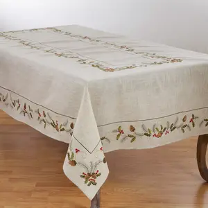 Saro Lifestyle Poly Blend Holiday Tablecloth With Pinecone And Holly Print, Natural, 67" x 104"