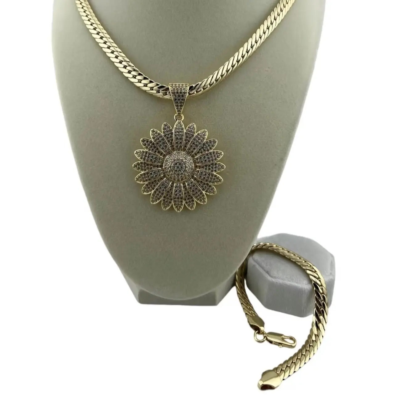 Cuban set necklace and bracelet gold plated Cuban set necklace and bracelet gold plated