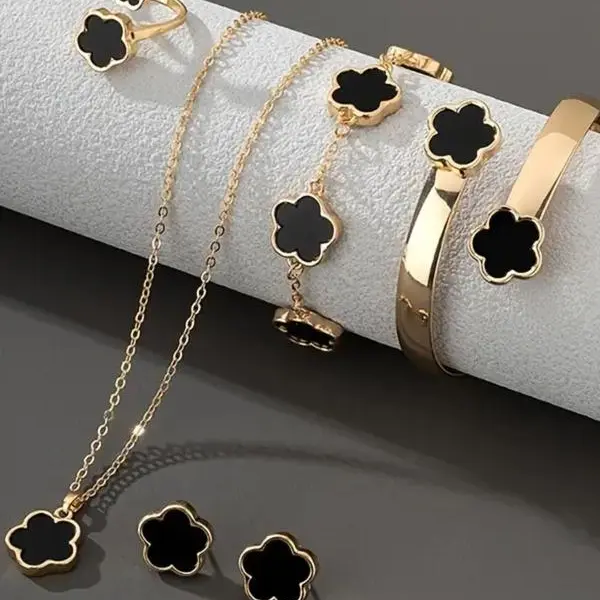 Lucky Flower Alloy Jewelry, Lucky Flower design,Neckline, Artemis bracelets, bracelets, rings, CloverJewelry, four-leaf clover garland. Elegant Gift