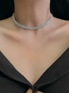 Fashionable and simple full imitation diamond necklace with a unique and high-end feel, short collarbone chain pendant