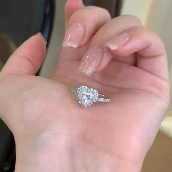 【PANG Jewelry】Women's ring, a heart-shaped ring decorated with sparkling zircons in a sweet style. It is a fashionable, casual and exquisite piece of jewelry suitable for parties. It can be given as a gift or as an engagement ring