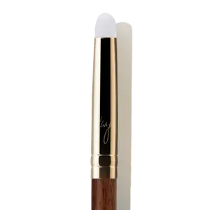 BY MAENG #07 Under Eye Brush - Created by Kpop Idol MUA MAENG - Perfect for Precise Under-Eye Application & Flawless Blending -Ideal for Detailed Touches in Various Areas such as the Triangle Zone, Aegyo-sal(under-eye), and Shading. A Multi-use Brush.