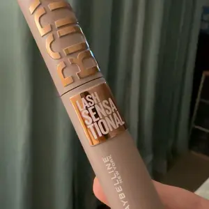Product Review of Lash Sensational Body Mascara, Silky Buildable Formula, 24HR Lift, Maybelline New York from c**5
