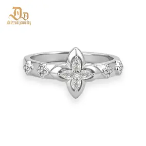 DELZZAD 0.2ct Guiding Light Flora Ring Four Leaf Ring Band Clover Ring Petals of Grace VVS Synthetic Moissanite Ring Jewelry Copper Band Perfect Birthday Engagement Wedding Anniversary Christmas Valentine's Day Mother's Day Gift