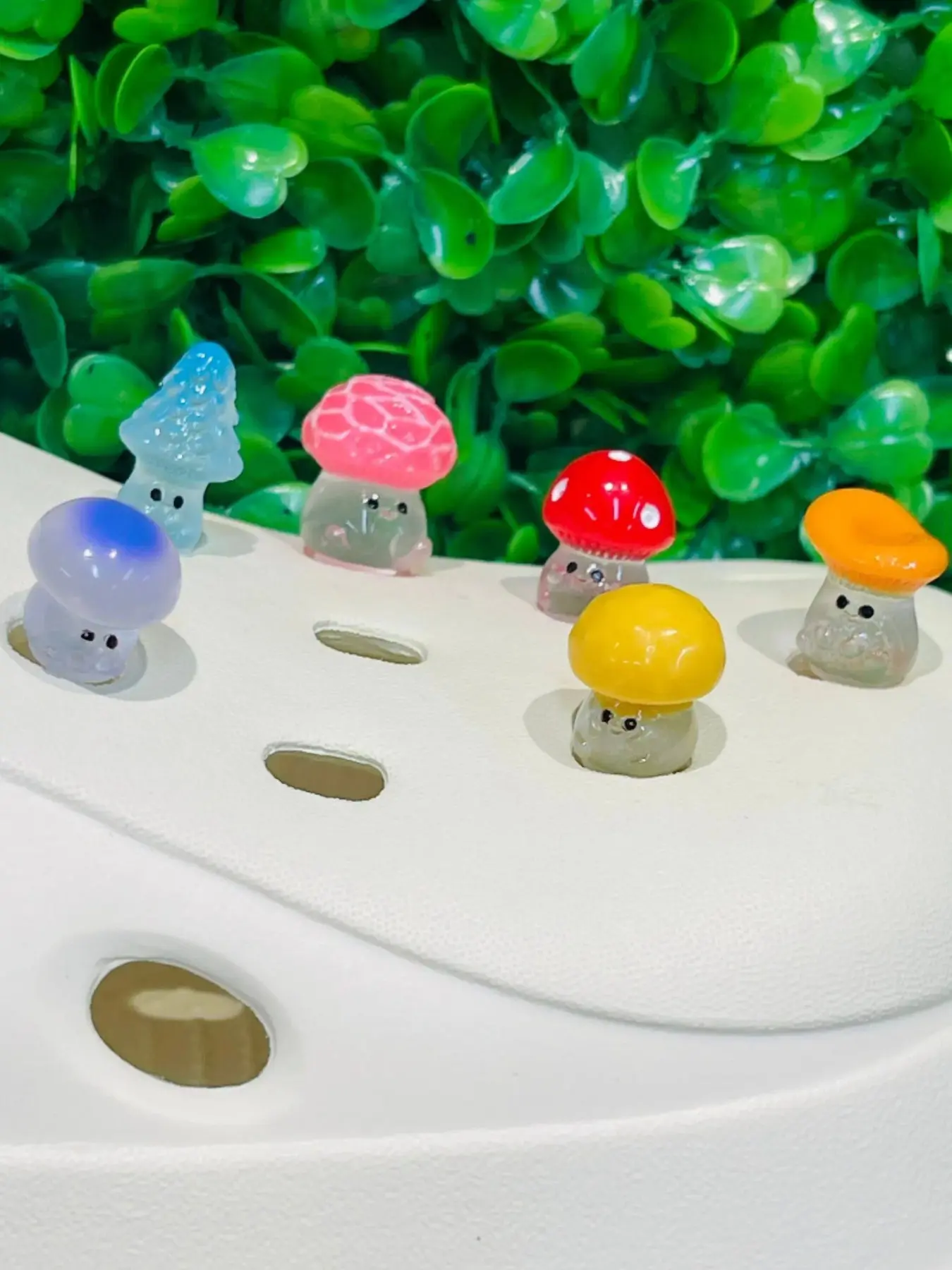 6pcs/set Glow-In-The-Dark Cute Mushroom Shoe Accessories, Shoe Decoration Charms, Holey Shoes Button DIY Shoe Charm Sandals Decor, Suitable for Kids and Adults, All Seasons