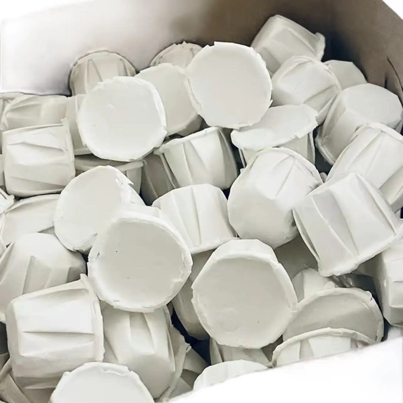 Cascarilla (Efun) Universal Natural Eggshell White Bowl with Cover, Protective Religious Decorations for Santeria Rituals, Spiritual Users’ Home Supplies