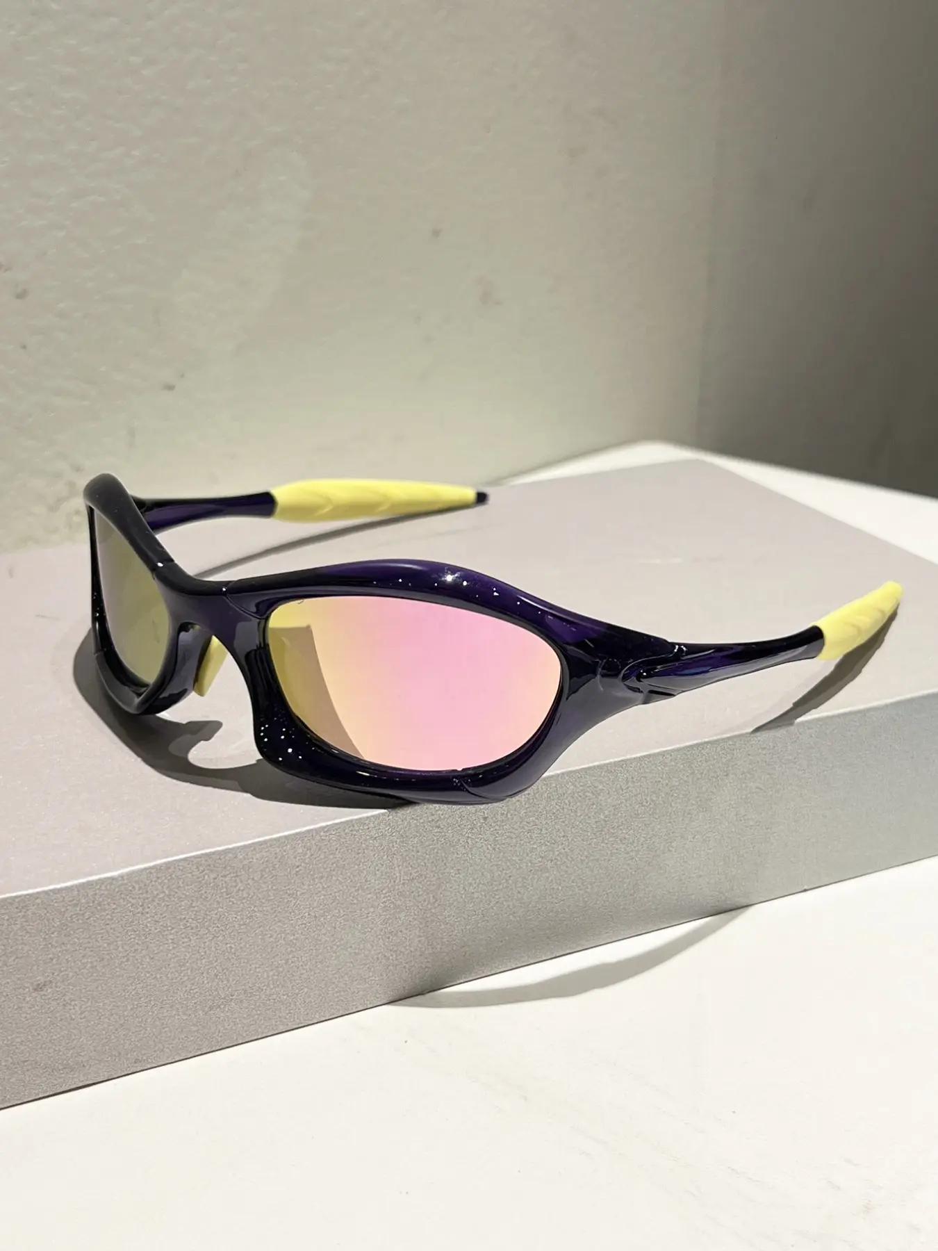 Unisex Casual Fashion Glasses, Stylish Sunglasses, Trendy Sun Glasses with Coated Lenses, Sporty Style, PC Frame Material, All Seasons, High-End Decorative Eyewear
