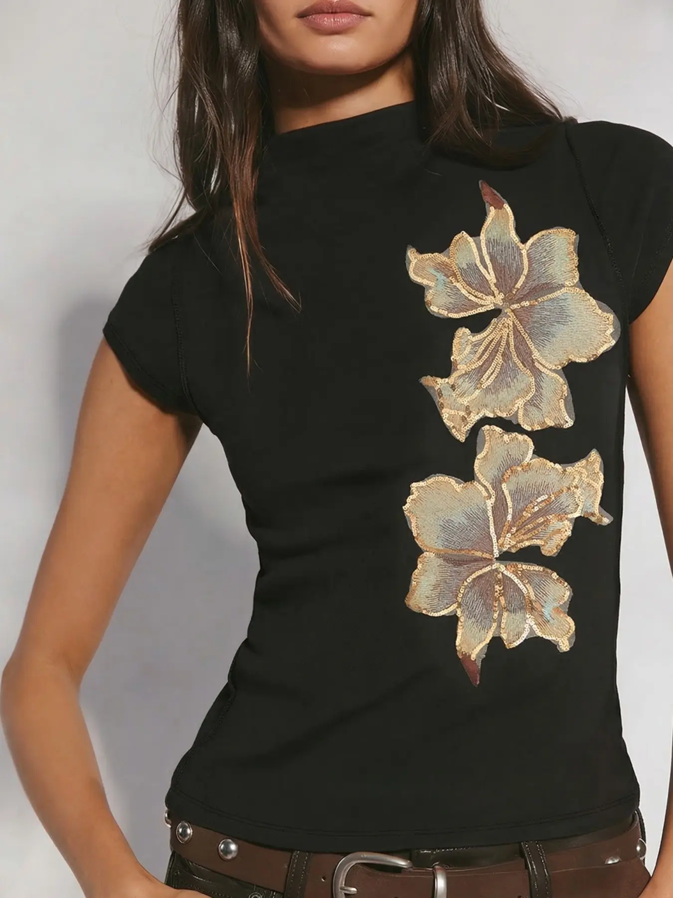 Summer Women's Slim Fit Embroidered Floral Short Sleeve Top, Comfortable Casual T-Shirt, Beach T Shirt for Ladies, Stylish and Trendy Summer Apparel