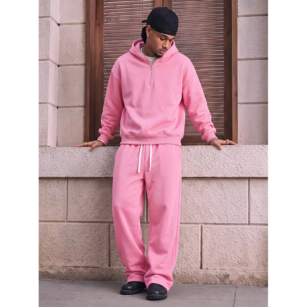 Vintage washed men’s hoodie set featuring a half-zip stand-collar hoodie paired with loose straight sweatpants, finished with clean ribbed cuffs and made from thick knit fabric. Suitable for everyday outings, coffee shop exploration, and home leisure wear