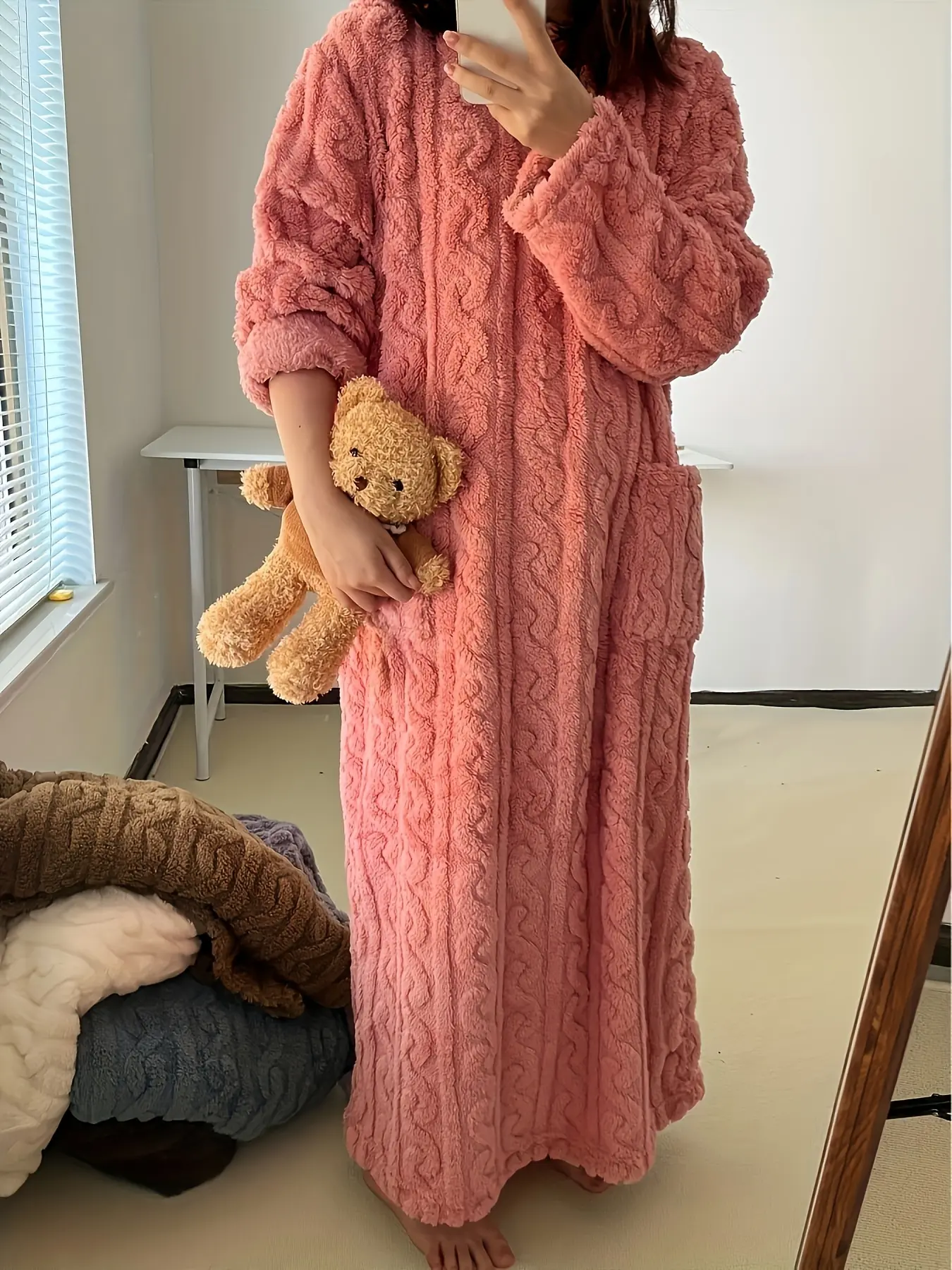 New Fashion Sweet Embroidered Cute Women's Sleepwear, Outer Wear, Loungewear Fall Winter Fleece Thick Warm Lazy Home Clothes Long Robe