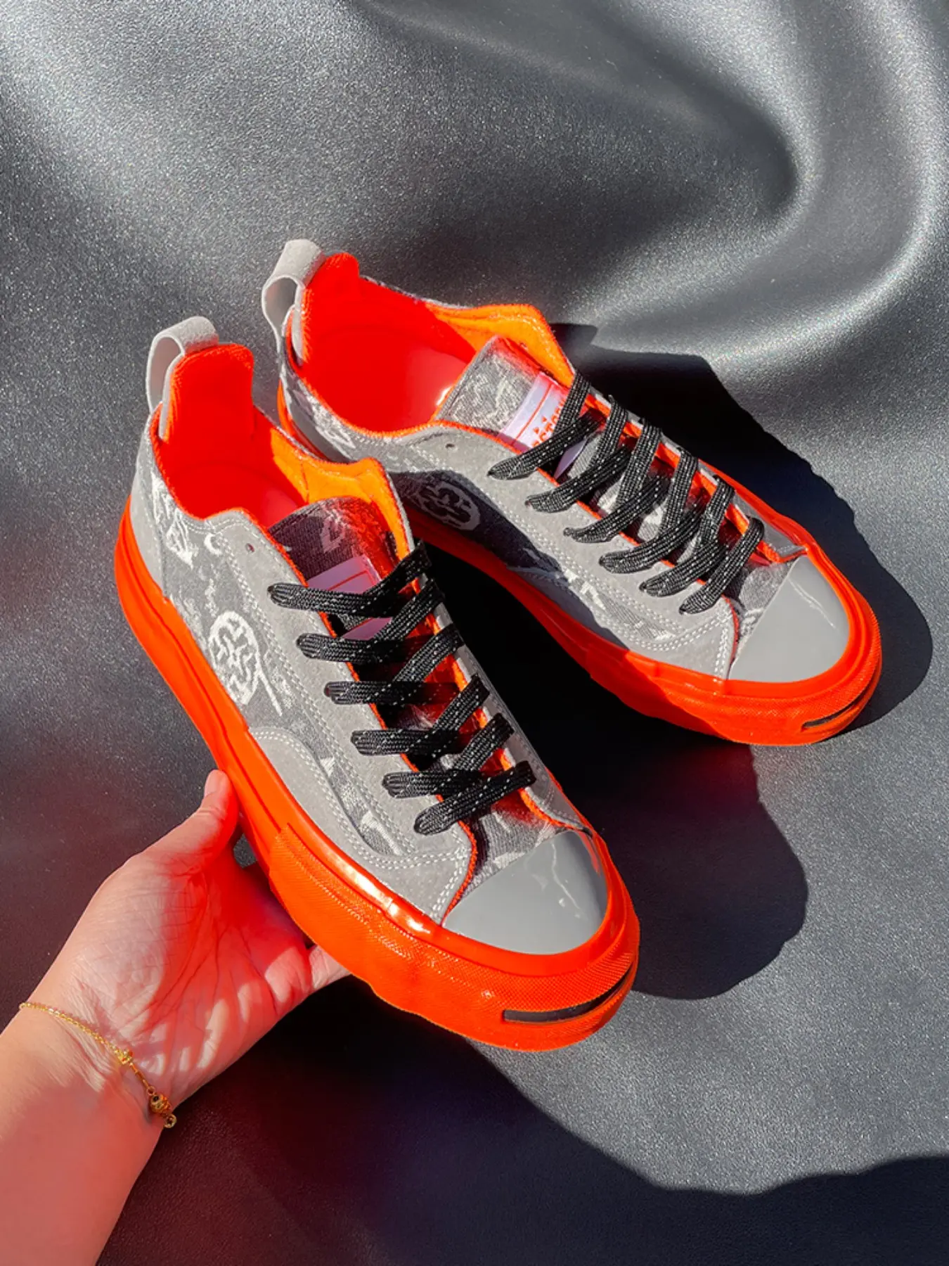 New Men's Skateboard Shoes, Versatile Print Canvas Sneakers, Spring Outdoor Casual Sports Shoes, Unique Trendy Style, Skateboarding Shoes, Trending Shoes, Athletic Shoes, Skater Shoes, Street Shoes, Streetwear Shoes