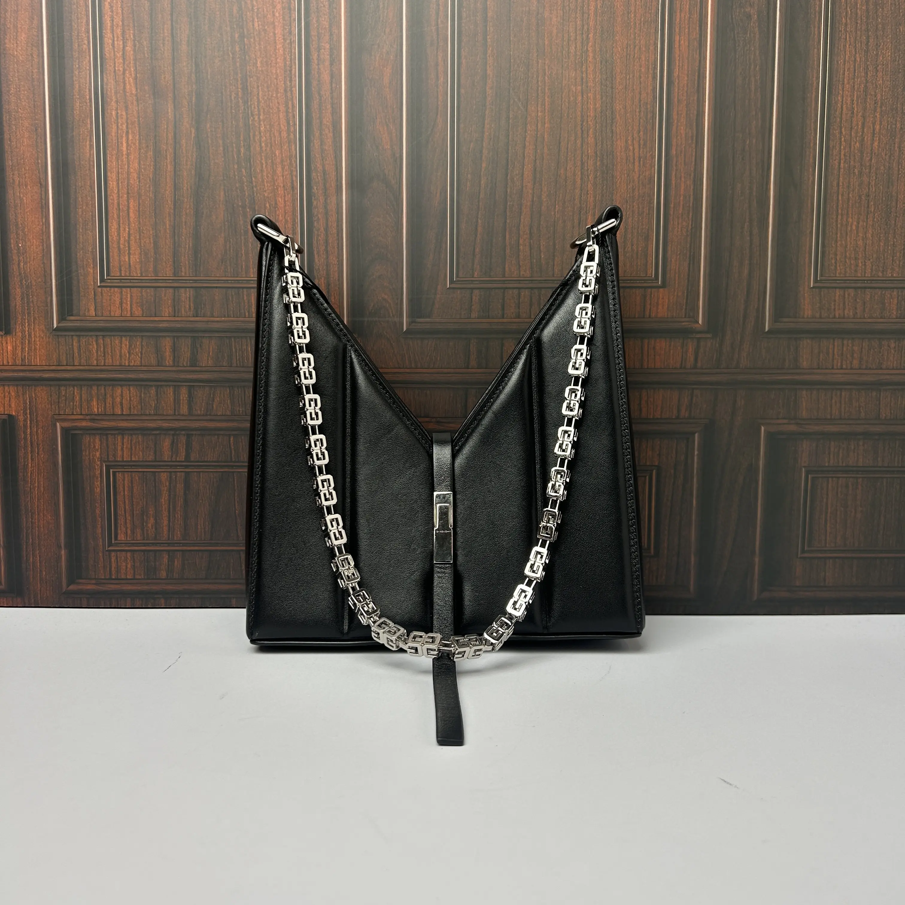 Pre-owned GIVENCHY Cut Out Chain Bag 888
