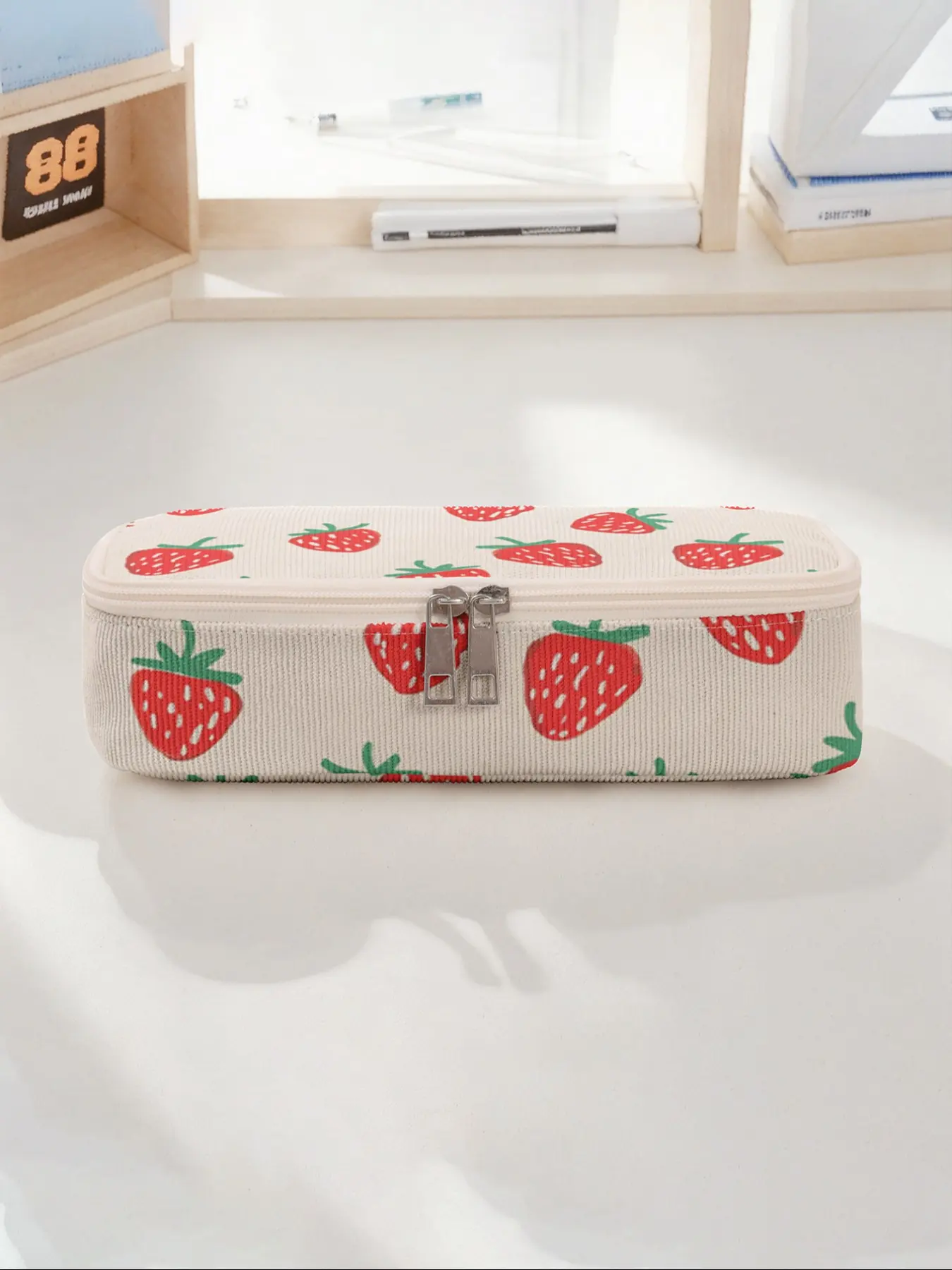 Stylish Strawberry Print Pencil Case, Durable Multi-Functional Storage Bag, Portable Zipper Organizer for School Stationery Office Supplies, Multifunctional Stationery