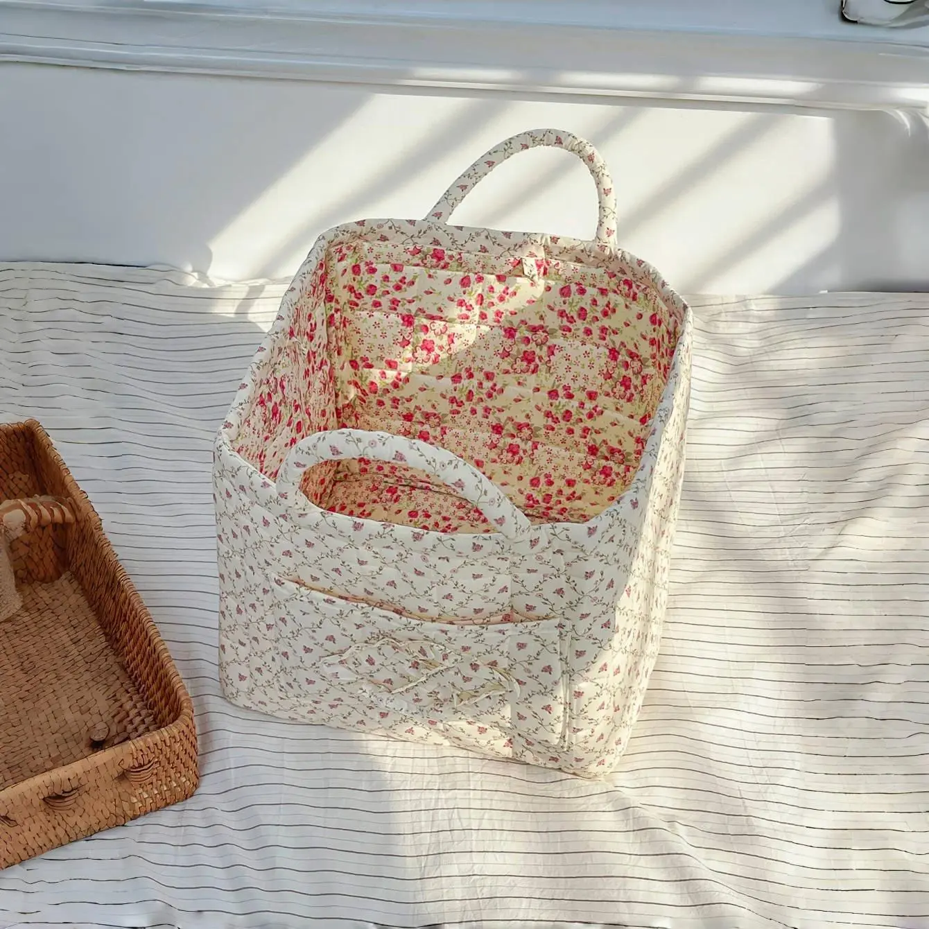 Floral Print Quilted Storage Basket, Laundry Basket, Large Capacity Portable Storage Bag, Foldable Snack Basket with Handles. Suitable for Women and Girls as a Cosmetic Storage Basket, Storage Basket, Skincare Product Storage Basket