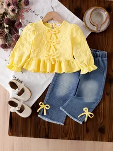 Baby Girl Sweet Fresh 2-Piece Set, Outfits, Ditsy Floral Pattern, Ruffle Hem, Lantern Sleeve Shirt, Bow Decor, Jeans Pants, Spring & Fall Fashion