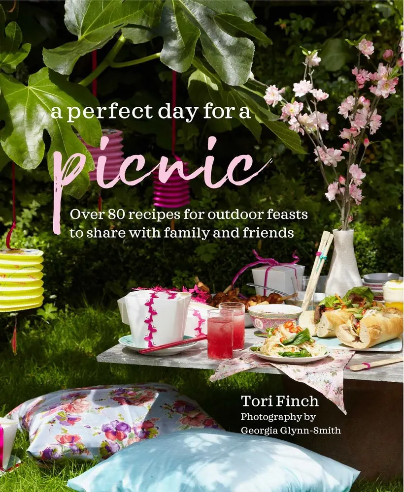 USED Book - A Perfect Day for a Picnic: Over 80 Recipes for Outdoor Feasts to Share with Family and Friends by Finch, Tori (Hardcover) - english