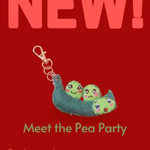 Meet the Pocket Critters Pea Party - Adorable Felt Keychain with Three Green Peas in a Pod - Perfect for Gifts and Accessories
