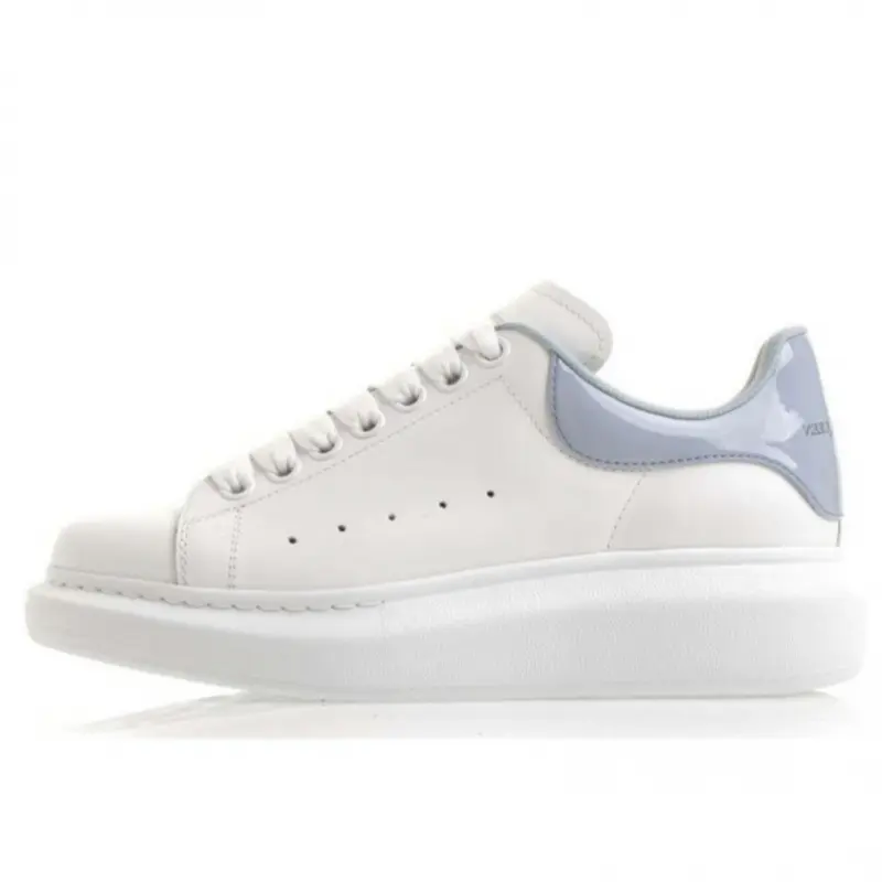 White blue-tailed bird