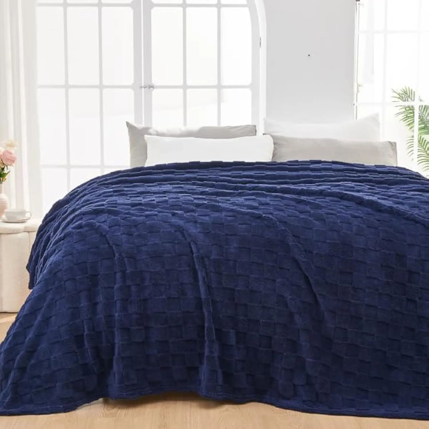 Premium Silky Flannel 3D Checkered Lightweight Blanket - Super King (90"x110"), Dark Navy, Wrinkle Resistant, All Seasons, Ideal for Christmas, Father's Day, Birthday Gifting, Dark Navy Checkered