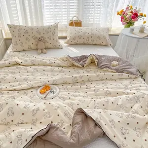 Bear pattern Summer Light Quilt: A soft, skin-friendly air-conditioning quilt and summer cooling blanket, perfect for use in summer bedrooms, offices, on beds, in living rooms, and for home relaxation, Soft Lightweight Quilts, Floral Print Quilt