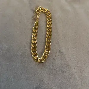 Ci Gold Color Chain Bracelet for Women - Elegant and Stylish Accessory