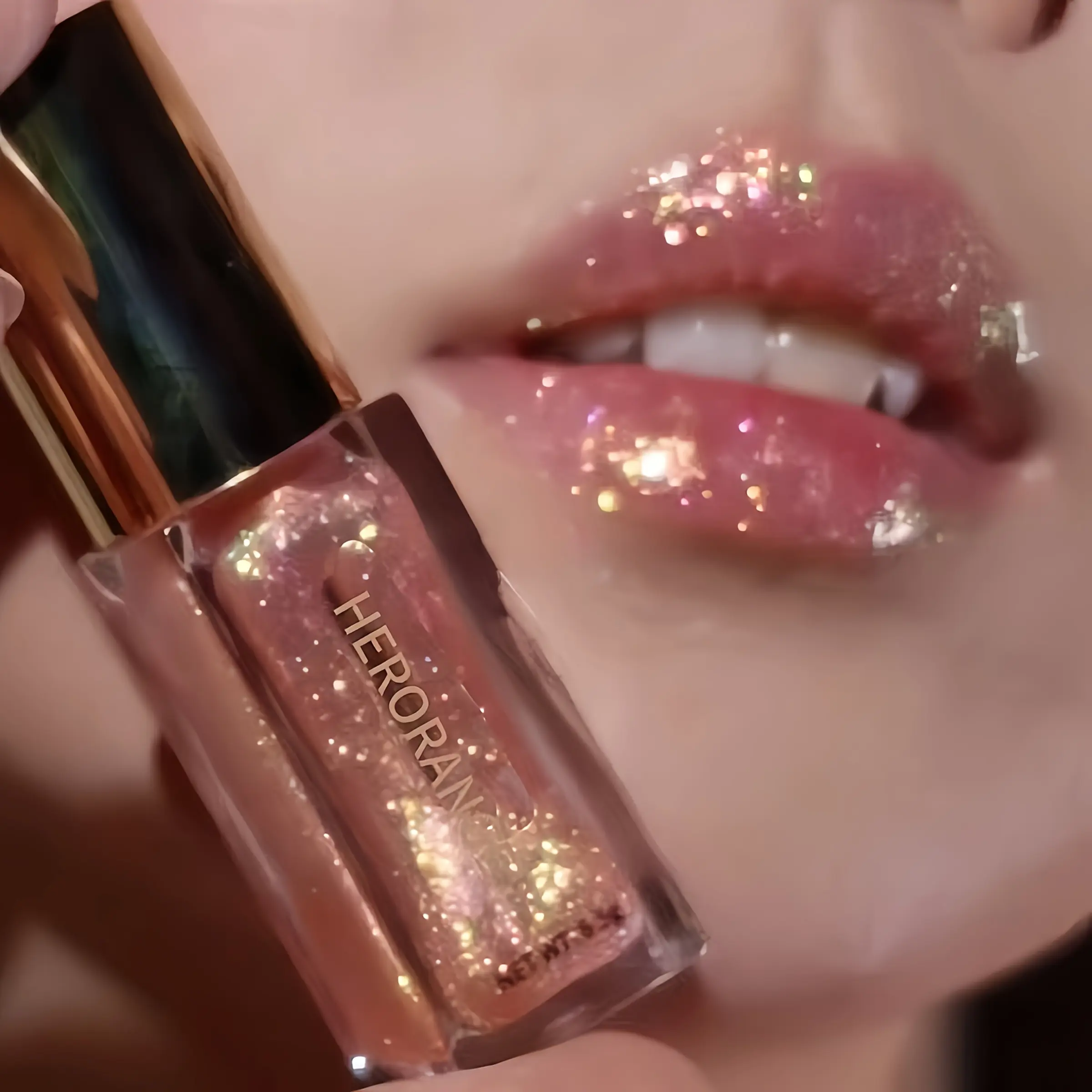 Shimmering Radiant Fine Glitter Lip Gloss, Glowy Lip, Metallic Pearl Lipstick, Shiny Glossy Balm Finish Makeup Effect, Long-Lasting Non-Sticky, Lip Products Makeup, Suitable for All Skin Types
